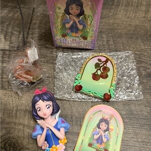 Snow White Figurine with Mirror